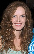 Rebecca Mader interprète Charlotte Lewis.