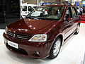 Renault Logan 2008 de segunda generación en Sala del Automóvil en Curitiba, conocido como "Fase 2", fue fabricado en São José dos Pinhais, Brasil.