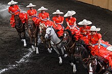 Charras femminili o "escaramuzas" in un torneo di charrería. Città del Messico, 2017.