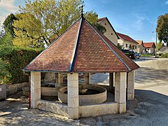 Le lavoir octogonal.