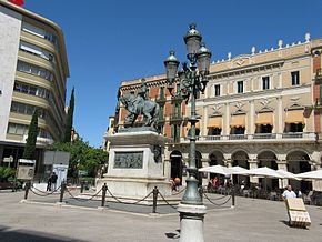 Monumento a Joan Prim e Teatro Fortuny