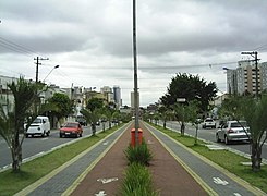 Radweg zwischen Richtungsfahrbahnen in São Caetano do Sul, Bundesstaat São Paulo