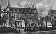 Hotel und Krupp-Denkmal am Limbecker Platz um 1933