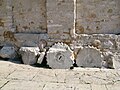 Bruchstücke römischer Säulen im Fundament der Kirche des Heiligen Donat in Zadar, Kroatien