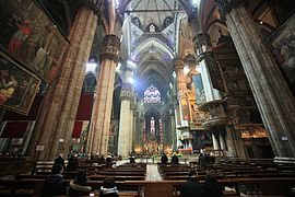 Choreografie: In einer gotischen Kirche weist Tageslicht den Gläubigen den Weg zur Vierung.