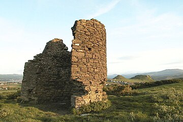 Tŵr Bryniau, neu 'Cadair Freichiau Nain'