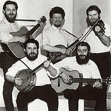 Ciarán Bourke, Luke Kelly, John Sheahan Barney McKenna, Ronnie Drew