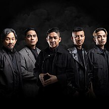 Dari kiri: Makki, Enda, Pasha, Rowman, Oncy