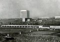 Marzo 1940: la fermata metro di fronte al futuro lago in avanzato stato di scavo, in secondo piano l'ufficio postale in costruzione.